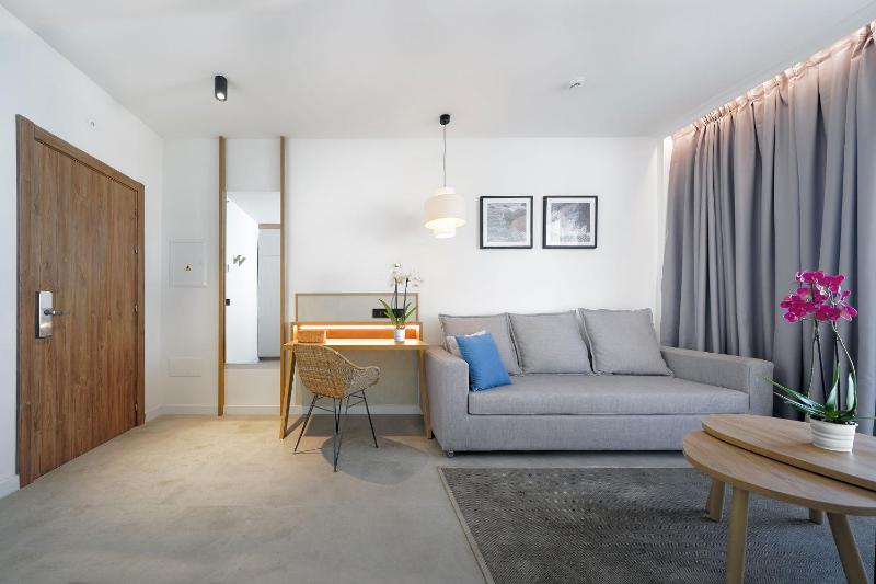 Family Room Pool View image 4