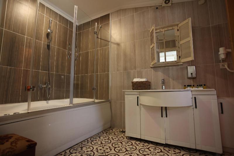 Suite with Spa bath and Sea View  image 4