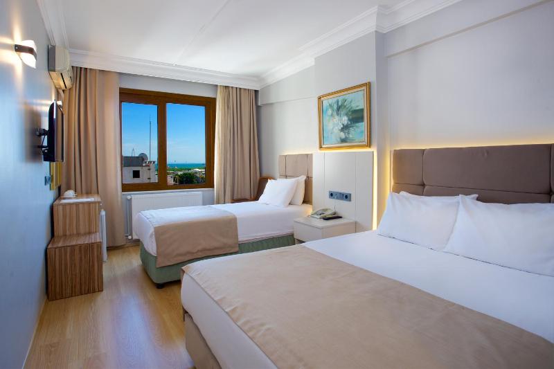 Standard Triple Room image 3