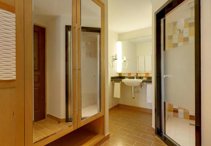 Standard Single Room image 3