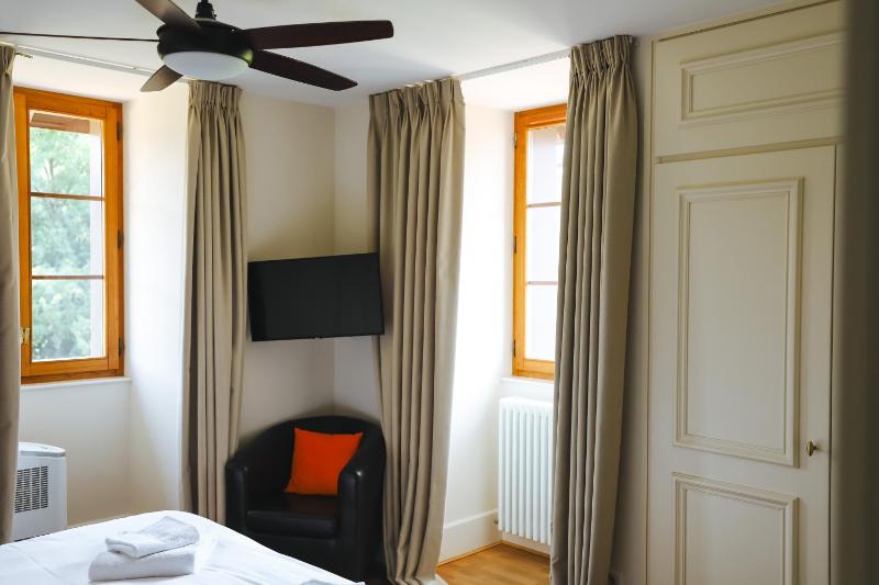 Double Room with Garden View image 4