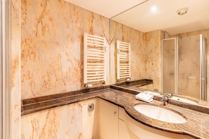 Two-Bedroom Apartment with Sea View image 2