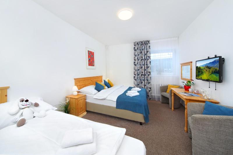 Quadruple Room with Bathroom image 3