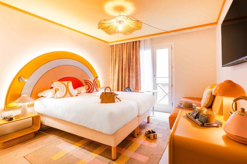 Standard Double or Twin Room image 4