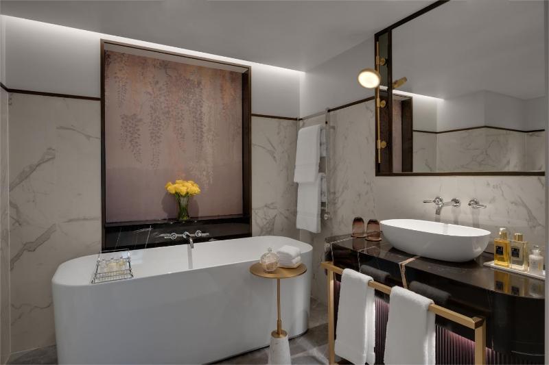 Mayfair Suite image 3