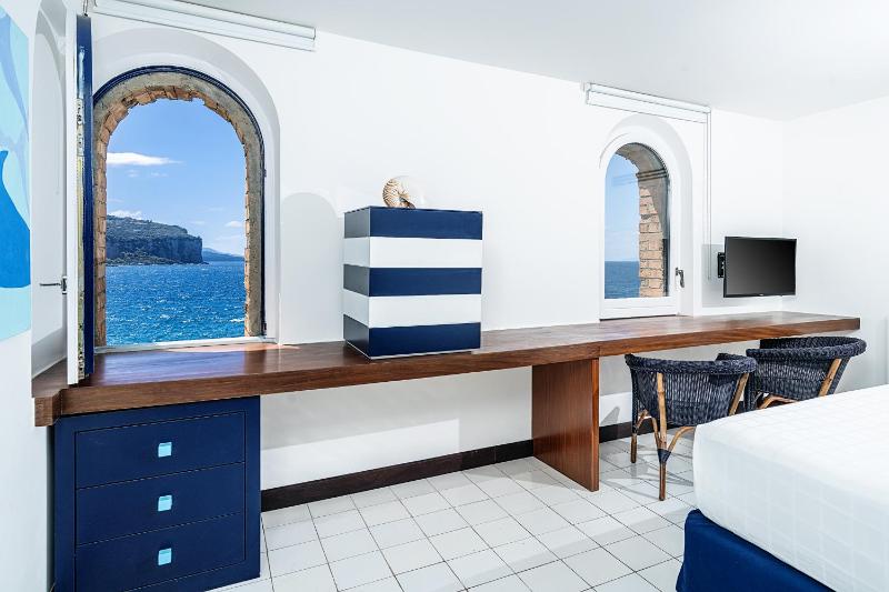 Classic Double Room with Sea View image 1