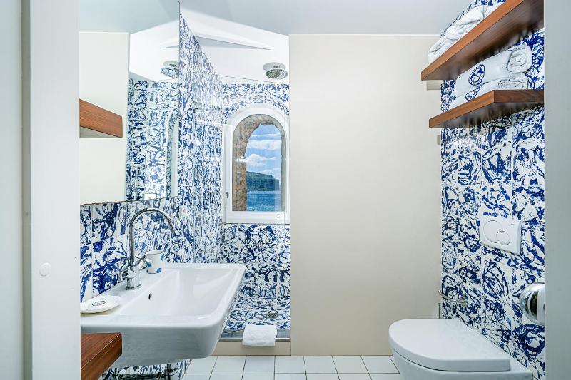 Classic Double Room with Sea View image 4