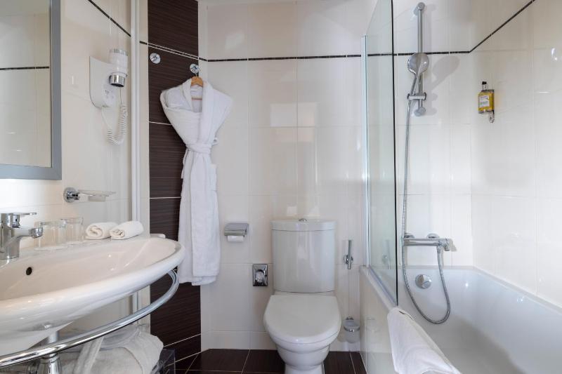 2 Interconnecting Superior Rooms  image 4