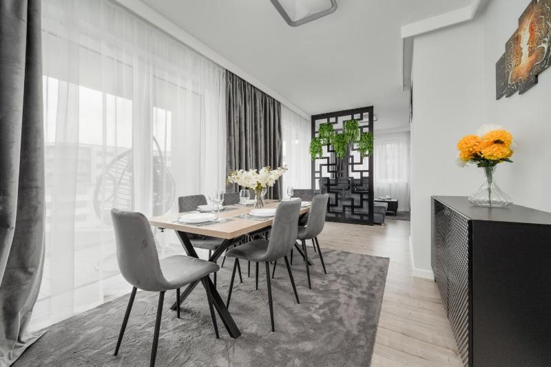 Luksusowy Apartament z 3 Sypialniami Klimatyzacją Parkingiem i Biurkiem we Wrocławiu by Renters Prestige - image 42