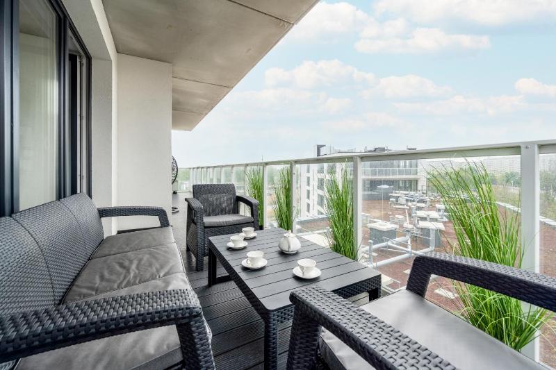 Luksusowy Apartament z 3 Sypialniami Klimatyzacją Parkingiem i Biurkiem we Wrocławiu by Renters Prestige - image 15