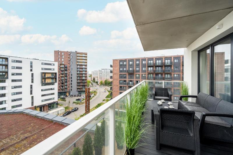 Luksusowy Apartament z 3 Sypialniami Klimatyzacją Parkingiem i Biurkiem we Wrocławiu by Renters Prestige - image 5