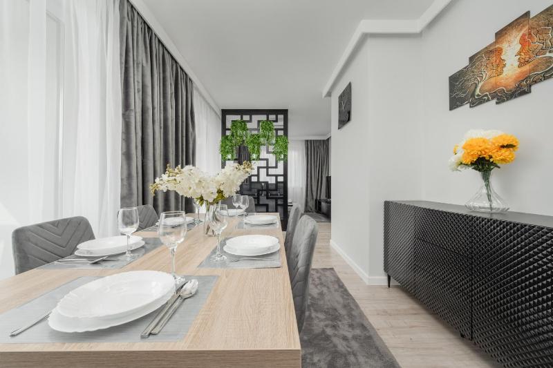Luksusowy Apartament z 3 Sypialniami Klimatyzacją Parkingiem i Biurkiem we Wrocławiu by Renters Prestige - image 8