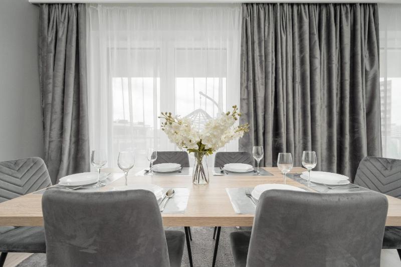 Luksusowy Apartament z 3 Sypialniami Klimatyzacją Parkingiem i Biurkiem we Wrocławiu by Renters Prestige - image 50