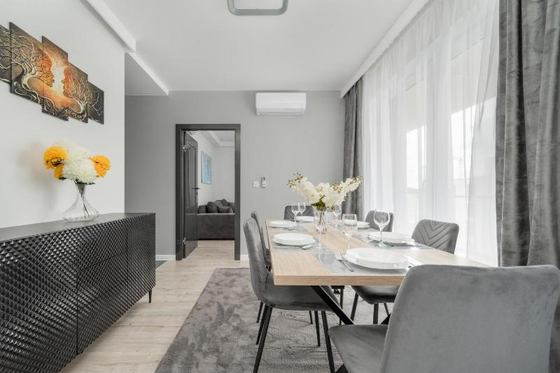 Luksusowy Apartament z 3 Sypialniami Klimatyzacją Parkingiem i Biurkiem we Wrocławiu by Renters Prestige - image 18
