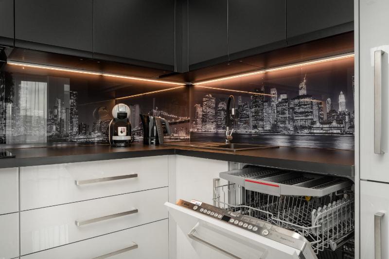 Luksusowy Apartament z 3 Sypialniami Klimatyzacją Parkingiem i Biurkiem we Wrocławiu by Renters Prestige - image 43