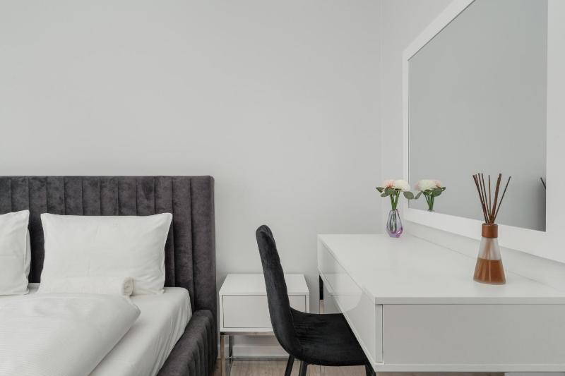 Luksusowy Apartament z 3 Sypialniami Klimatyzacją Parkingiem i Biurkiem we Wrocławiu by Renters Prestige - image 25