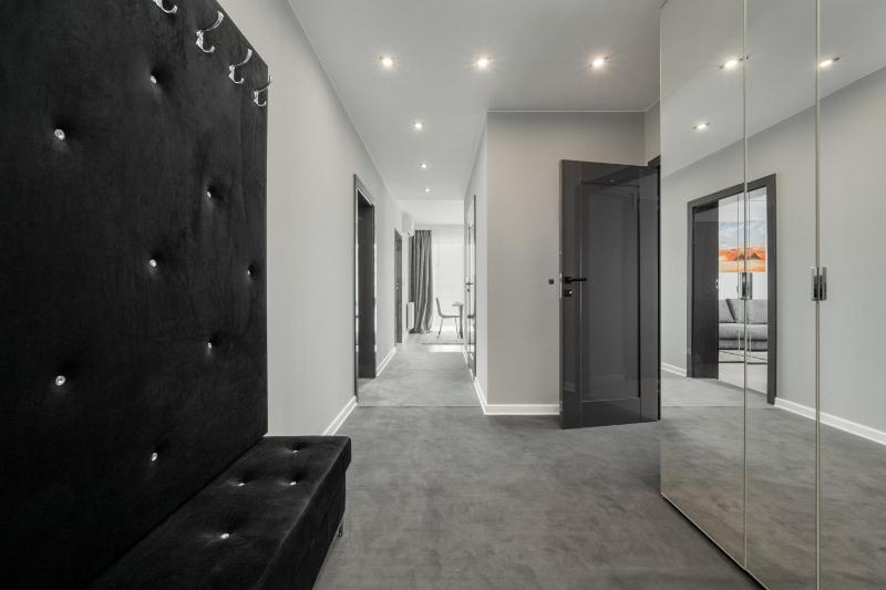 Luksusowy Apartament z 3 Sypialniami Klimatyzacją Parkingiem i Biurkiem we Wrocławiu by Renters Prestige - image 3