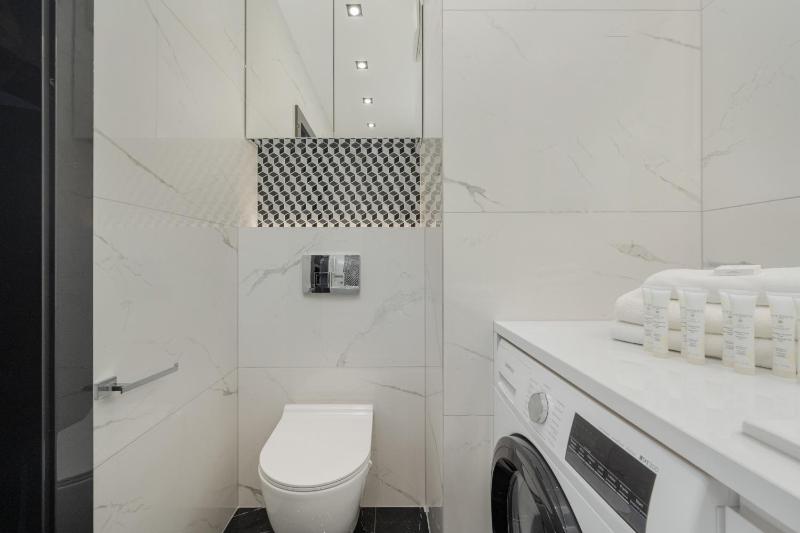 Luksusowy Apartament z 3 Sypialniami Klimatyzacją Parkingiem i Biurkiem we Wrocławiu by Renters Prestige - image 37