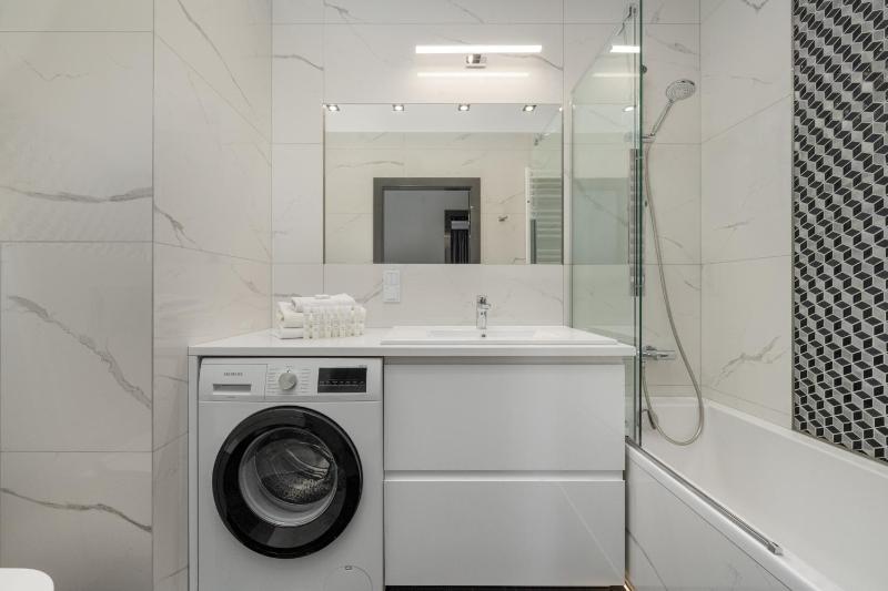 Luksusowy Apartament z 3 Sypialniami Klimatyzacją Parkingiem i Biurkiem we Wrocławiu by Renters Prestige - image 6