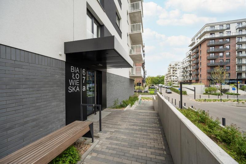 Luksusowy Apartament z 3 Sypialniami Klimatyzacją Parkingiem i Biurkiem we Wrocławiu by Renters Prestige - image 11