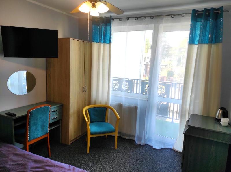Double Room image 3