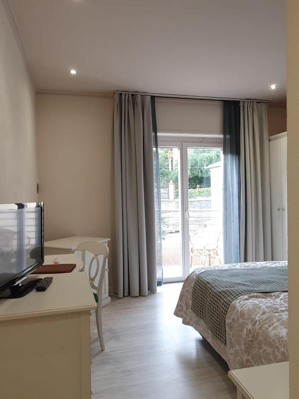 Double or Twin Room with Balcony image 4