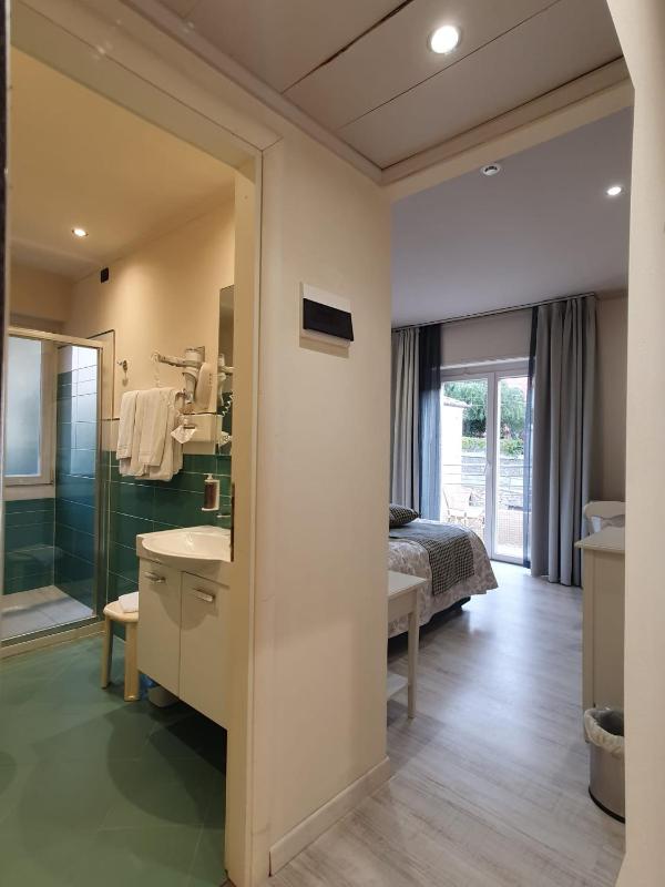 Double or Twin Room with Balcony image 2