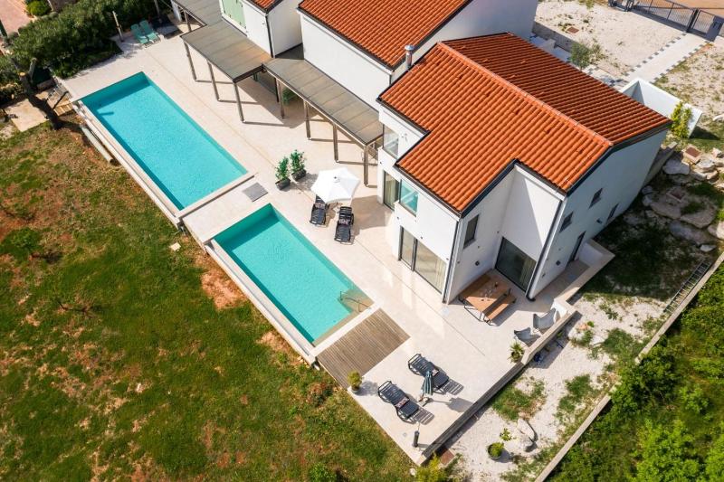 Villa Sunset - with private pool squash coart and table tennis - image 7