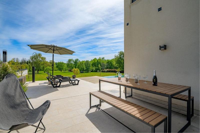 Villa Sunset - with private pool squash coart and table tennis - image 42