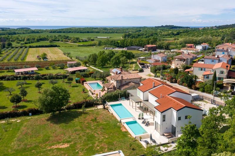Villa Sunset - with private pool squash coart and table tennis - image 4