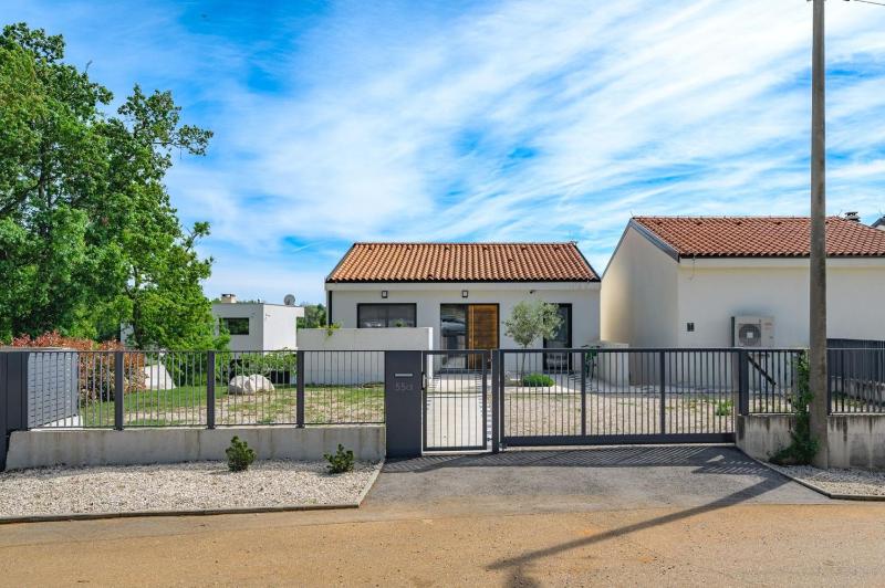 Villa Sunset - with private pool squash coart and table tennis - image 35