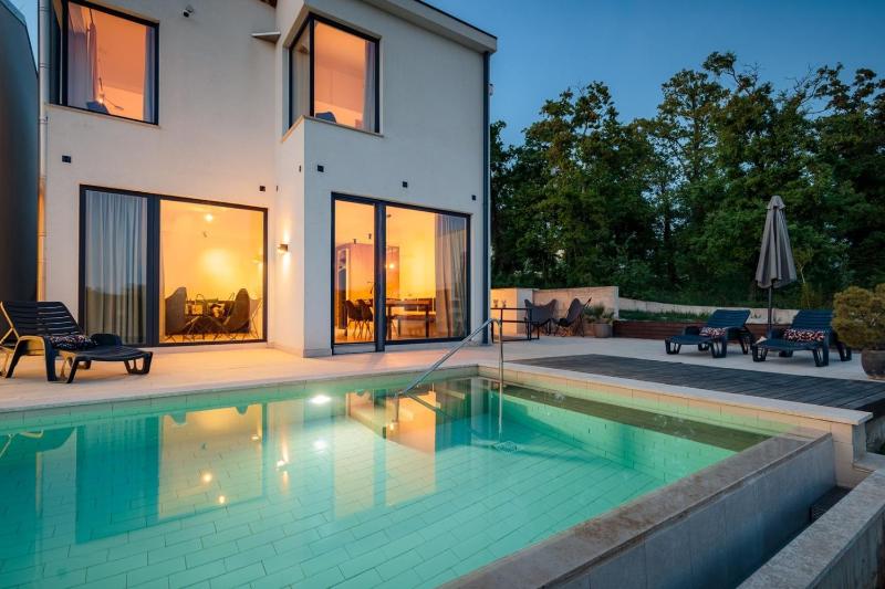 Villa Sunset - with private pool squash coart and table tennis - image 31