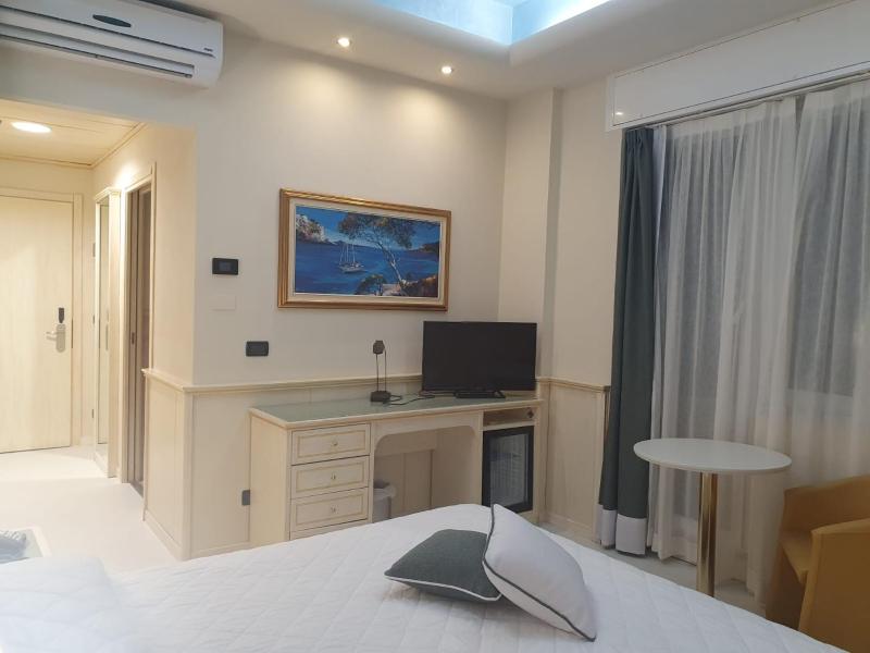 Economy Double Room image 3
