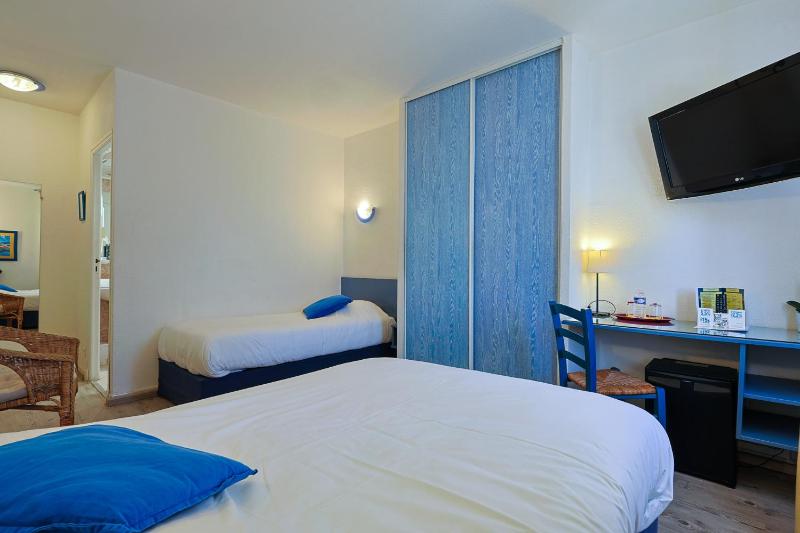 Double Room image 4