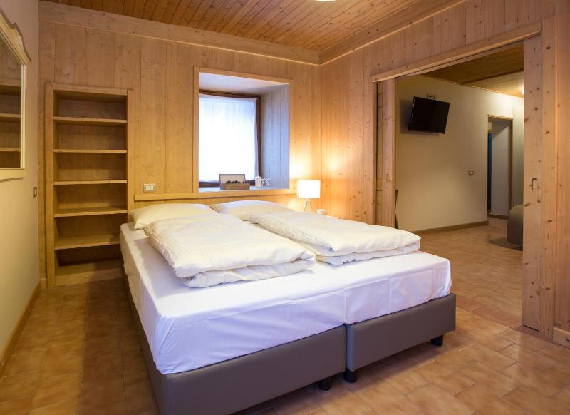 One-Bedroom Apartment image 3