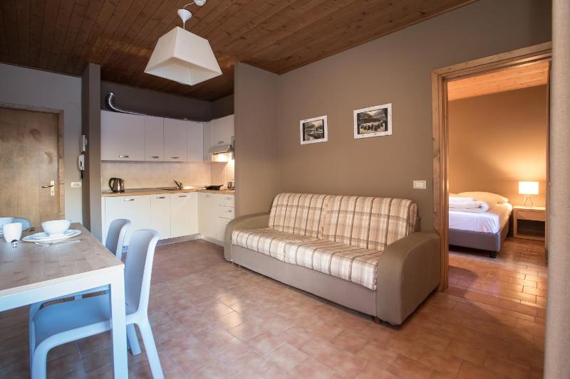 One-Bedroom Apartment image 4