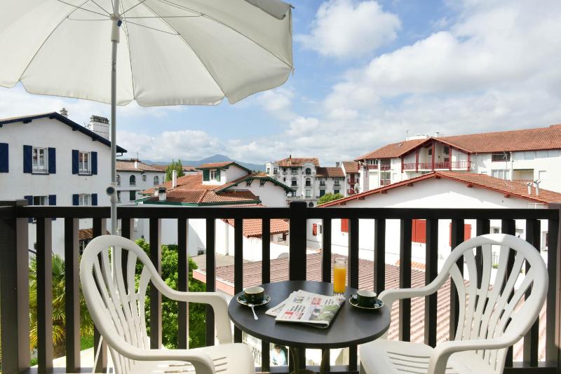 Standard Family Room image 3