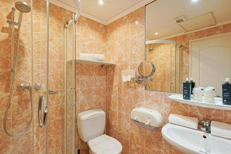 Double Room image 1
