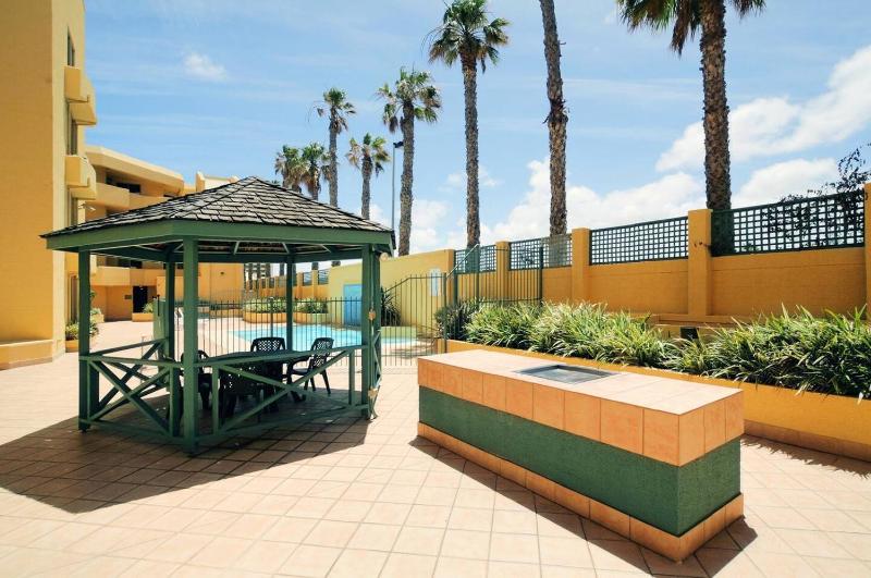 Sandcastles Beachfront Luxury Retreat Apartment - image 10
