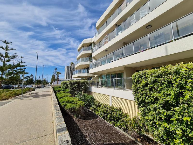 Clifton On Scarborough - Absolute Beachfront - image 6