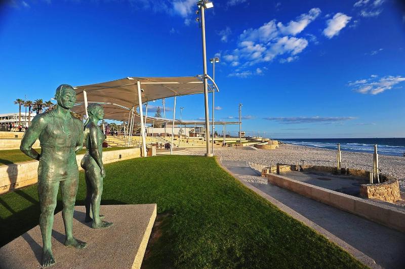 Clifton On Scarborough - Absolute Beachfront - image 12