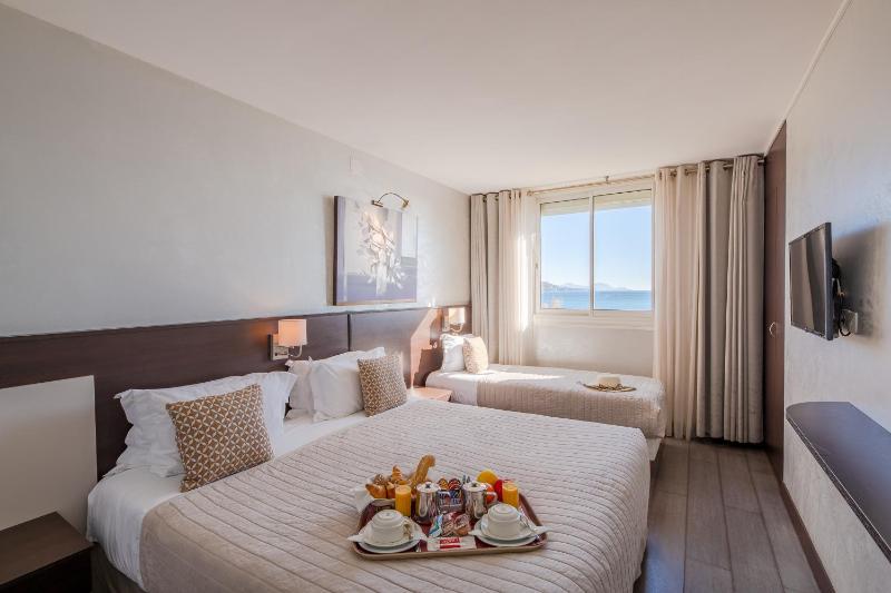 Triple room without balcony - panoramic sea view - First floor image 1