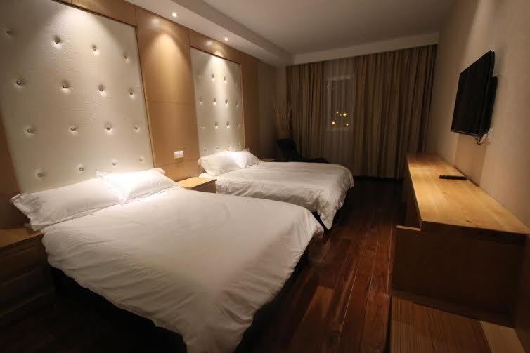 Deluxe Twin Room image 2