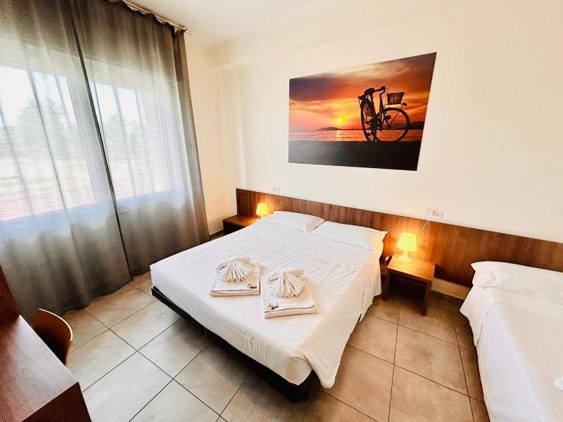 Double or Twin Room with Private Bathroom image 2
