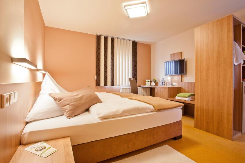 Classic Single Room image 3