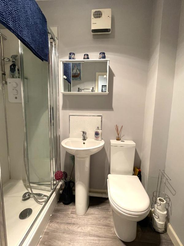 Snug Studio Apartment in Central Setting - image 10