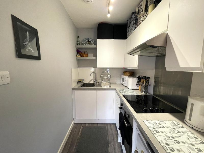 Snug Studio Apartment in Central Setting - image 7