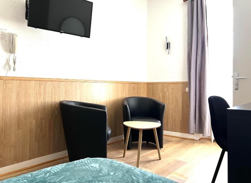Standard Single Room with Shower image 3