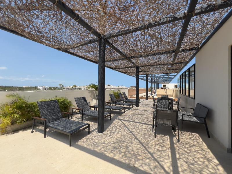 Unwind | Private Balcony & Rooftop Pools | Casago - image 10