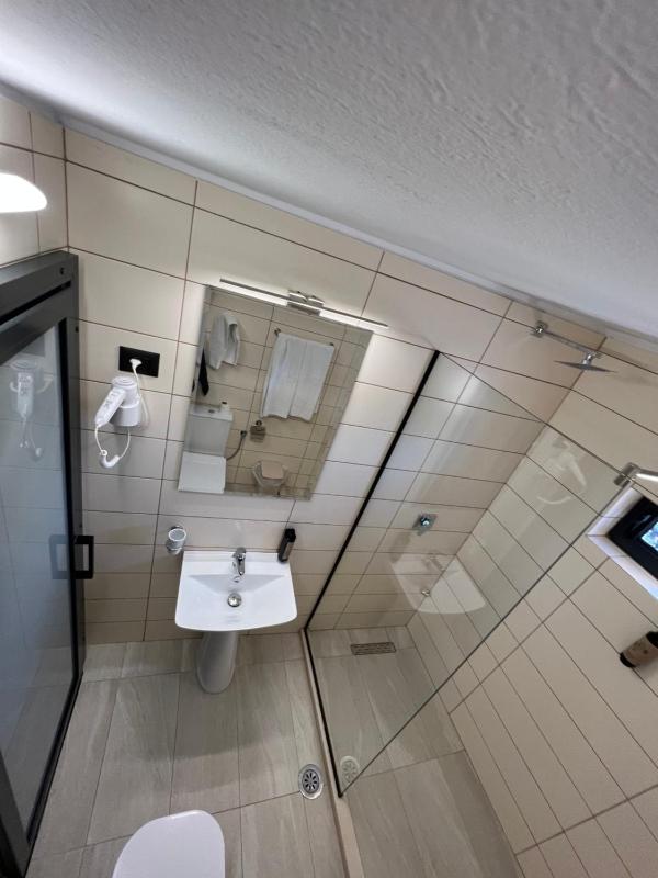 Double Room with Balcony image 2